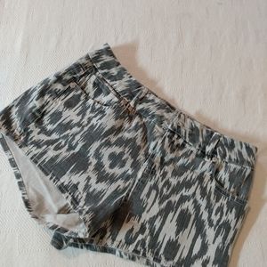 Shorts by Tinseltown size 8 medium spring is here